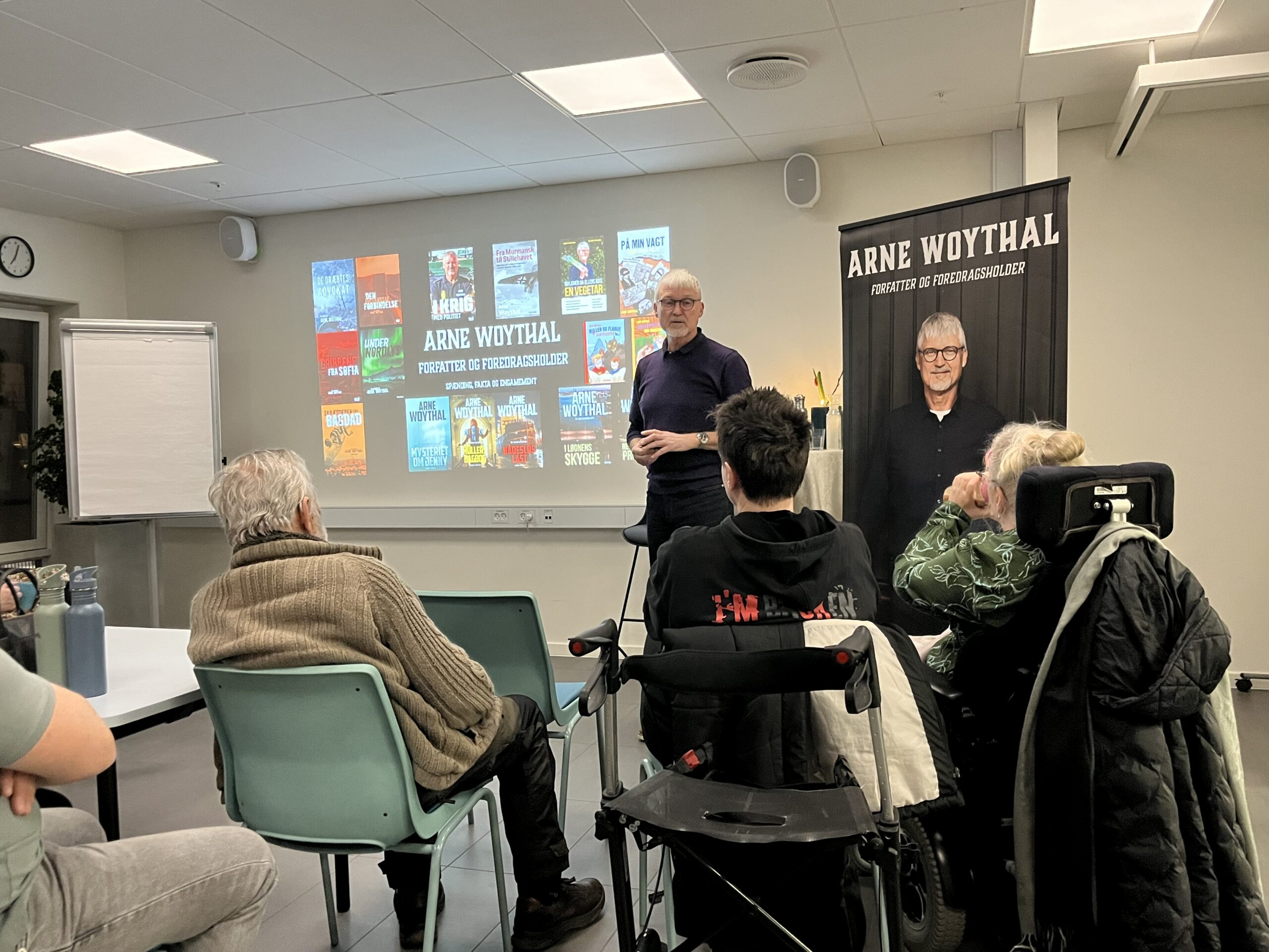 Bag om politiets linjer